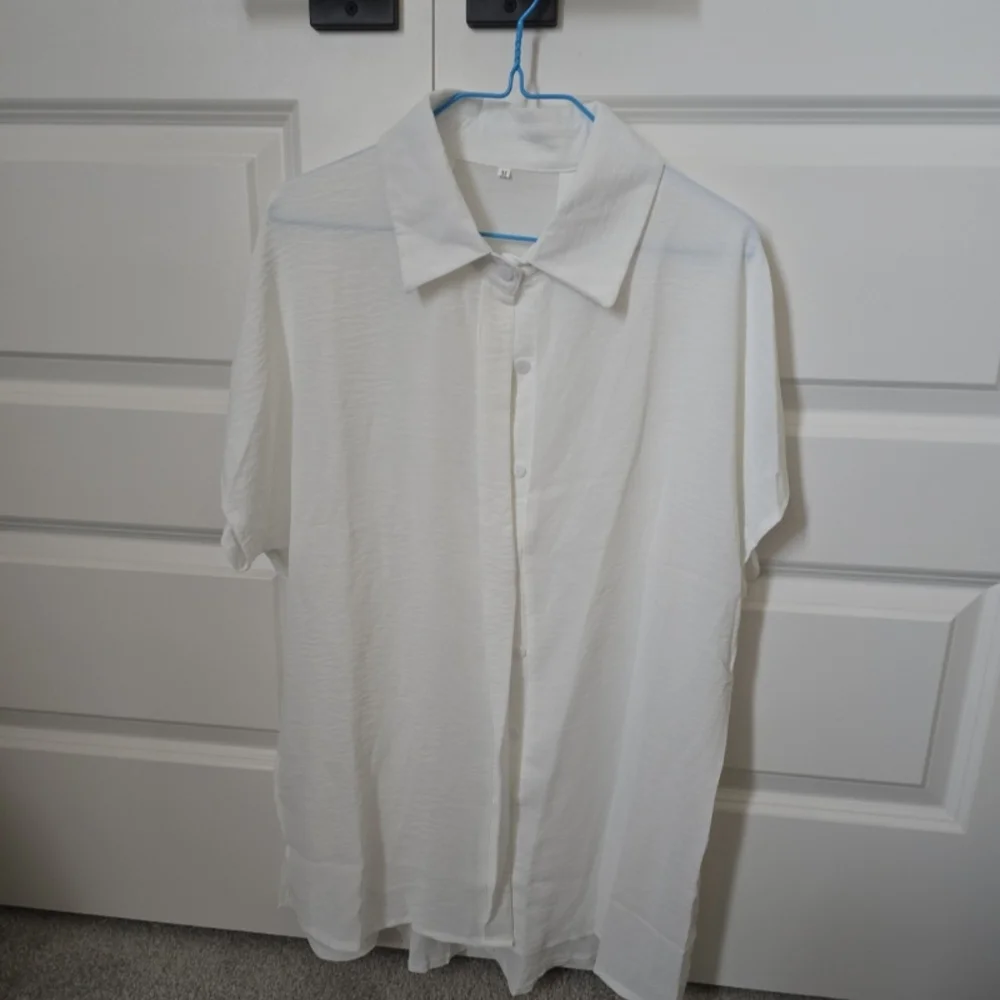 Medium White Short-Sleeve Top Wmns - Picture 2 of 4